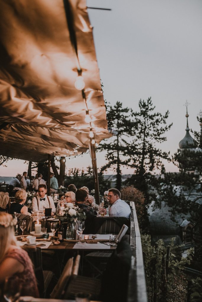 Sarah Töpperwien Hochzeitsfotograf Nikolaushof Würzburg Golden Hour Couple Shooting Wedding