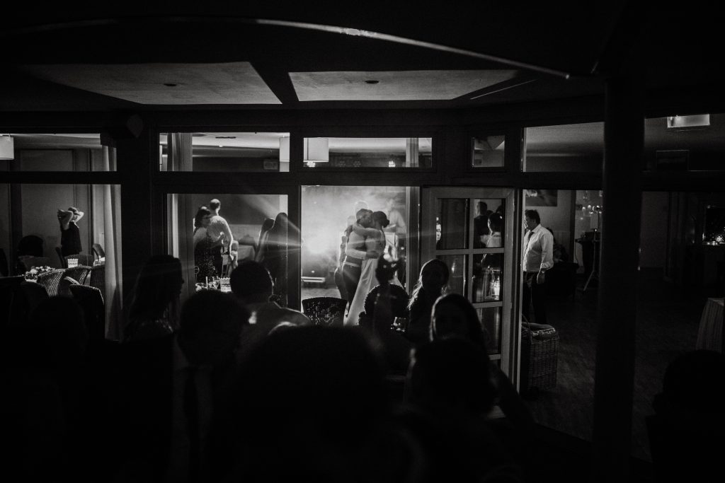 Sarah_Töpperwien_Hochzeitsfotograf_Golfhotel_Party