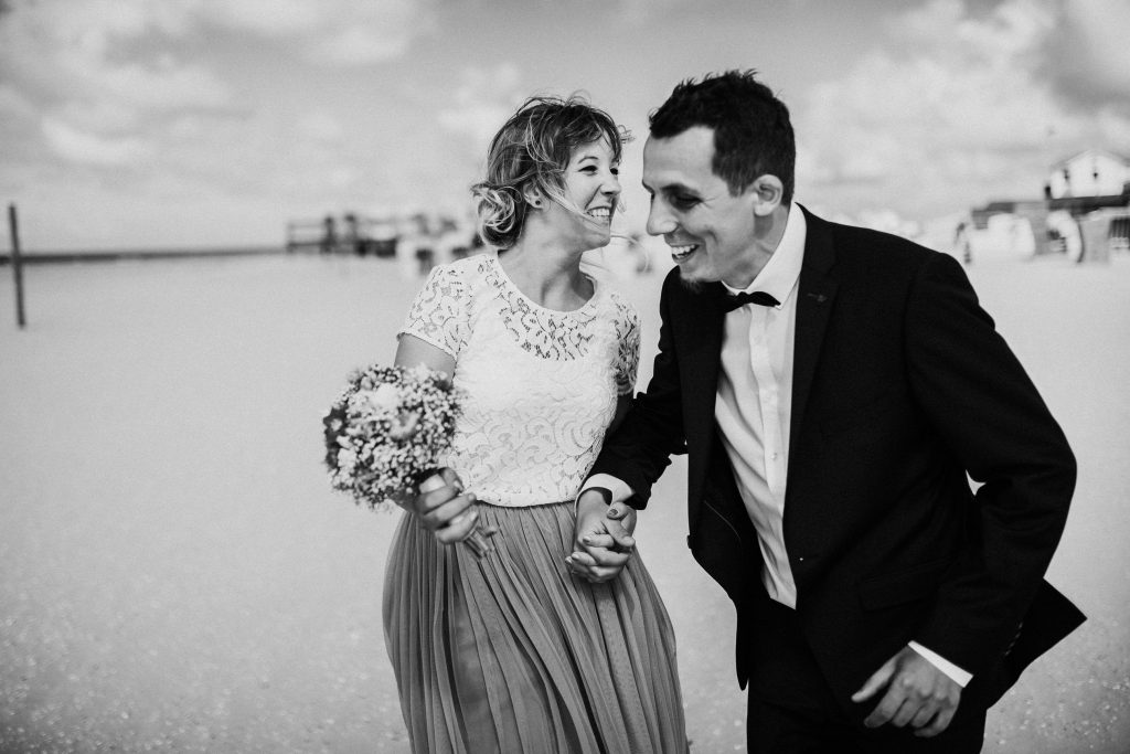 Sarah Töpperwien Hochzeitsfotograf St Peter Ording Nordsee Arche Noah Paarshooting am Strand