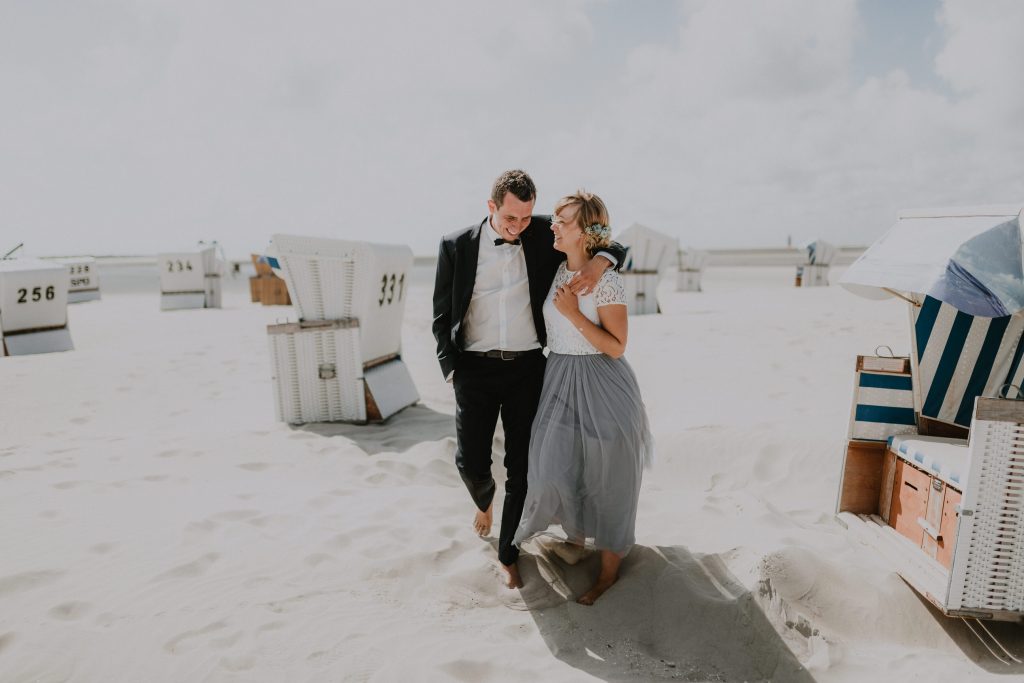 Sarah Töpperwien Hochzeitsfotograf St Peter Ording Nordsee Arche Noah Paarshooting am Strand